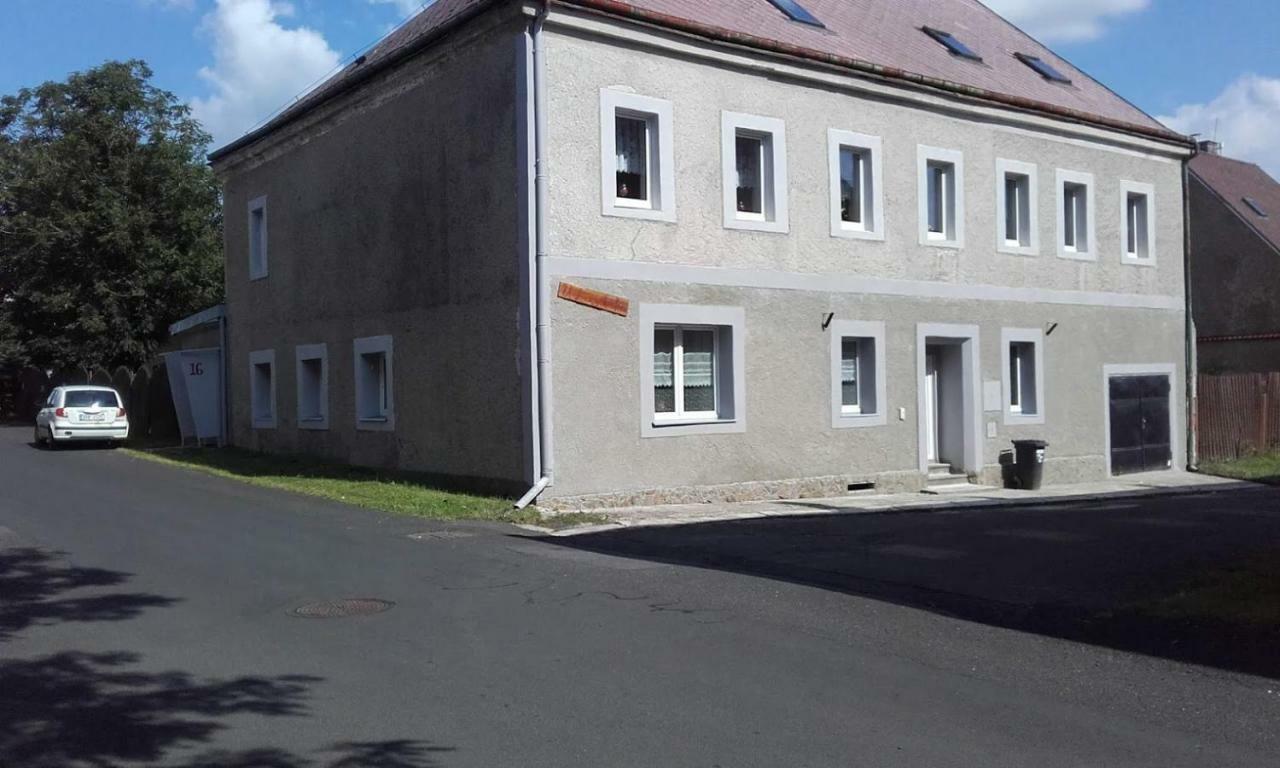 Chalupa Hora Svateho Sebestiana Buitenkant foto